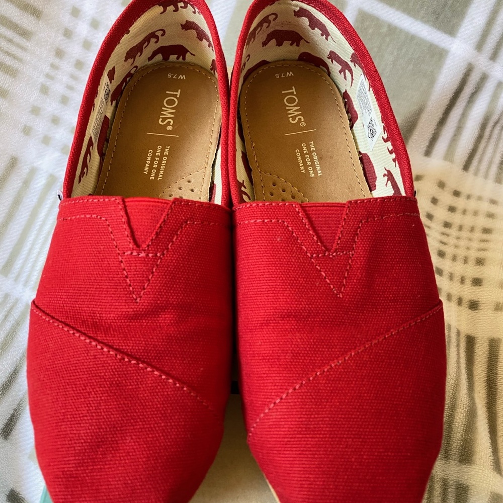 Red Toms size 71/2